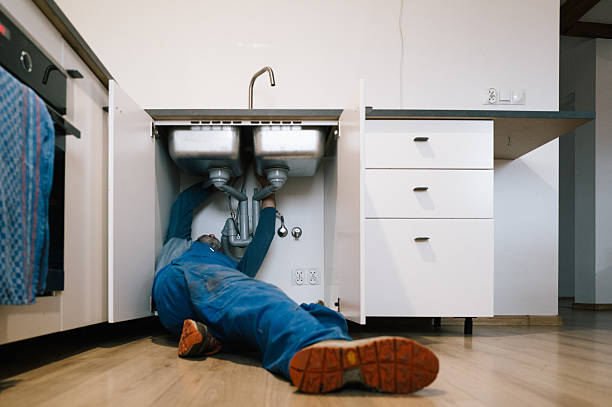 Professional Emergency Plumber technician working in Ola, ID